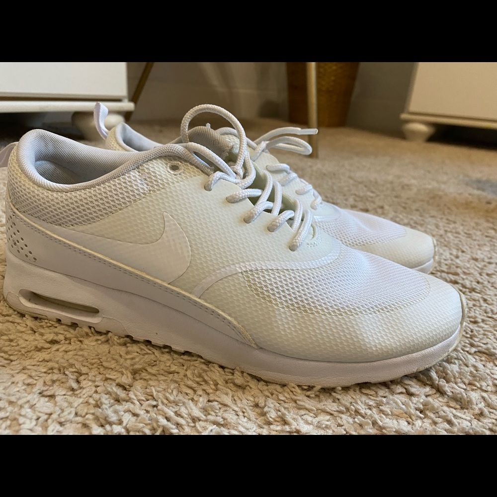 White Nike Air Max Thea